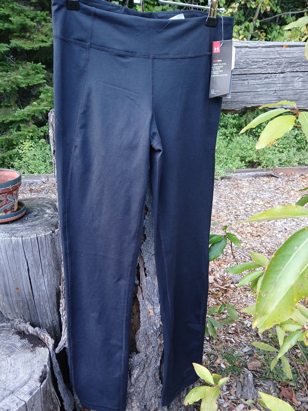 NWT Under Armour Women’s Black HeatGear Fitted Leggings - Size M